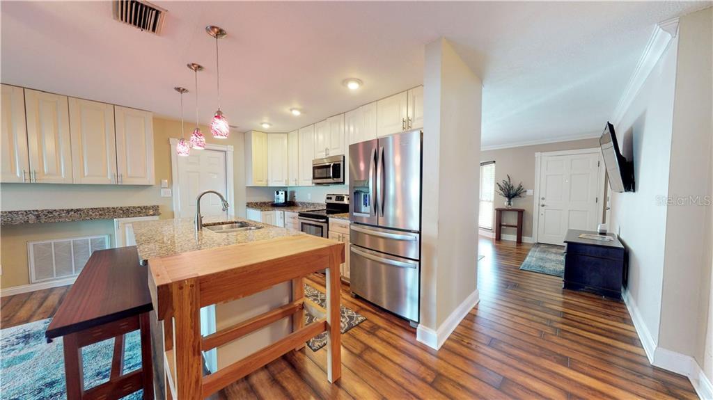 Property Photo:  1707 Delaware Avenue NE  FL 33703 