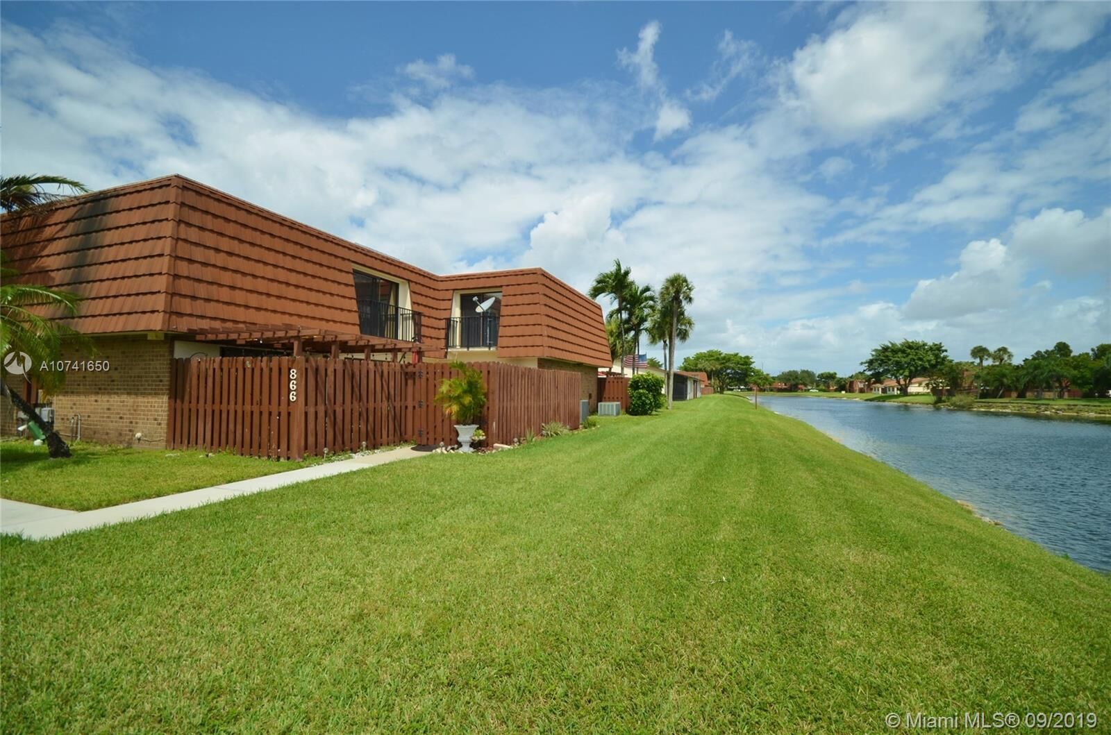 Property Photo: 866 SW 120th Way 0 FL 33325
