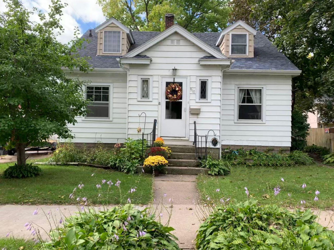 Property Photo:  910 15th St S  WI 54601 