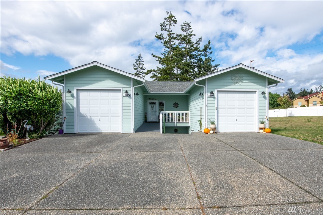 Property Photo: 1507 Burrows Ct 1507 WA 98221