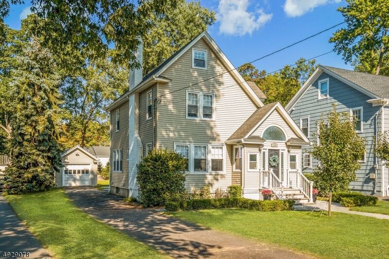 Property Photo:  748 Embree Crescent  NJ 07090 