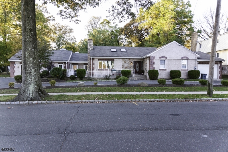 Property Photo:  15 Oak Ter  NJ 07052 