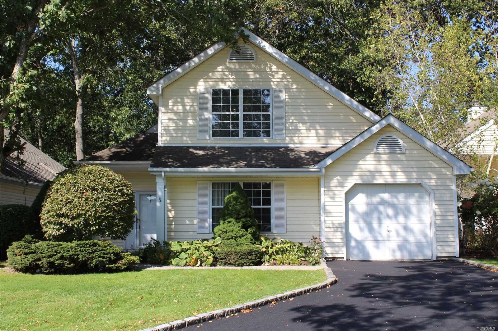 Property Photo: 35 Saddlebrook Court 35 NY 11953