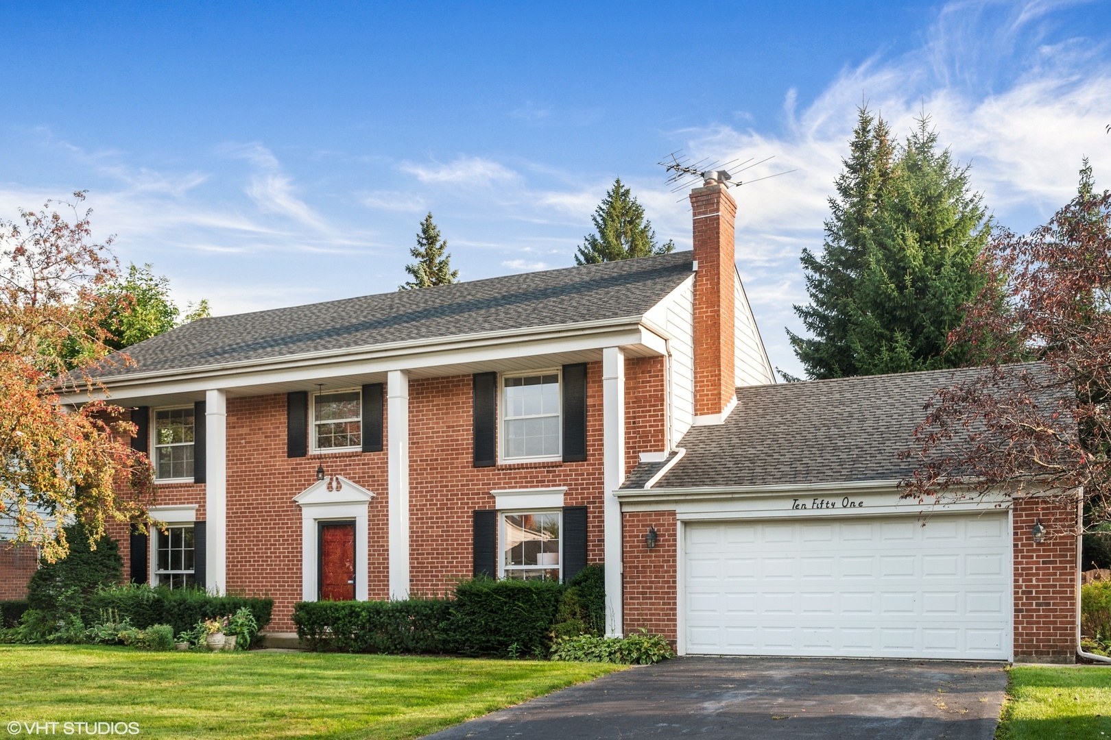 Property Photo:  1051 Cobblestone Court  IL 60062 