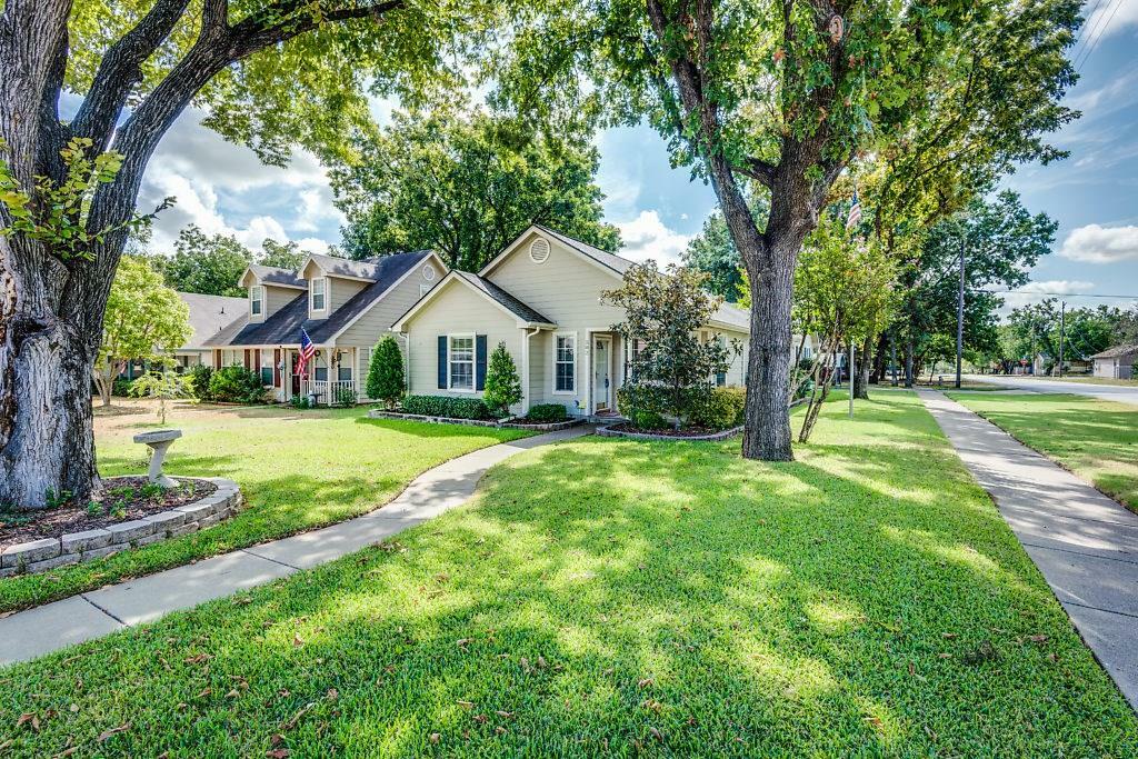 Property Photo: 502 E Avenue F TX 76065