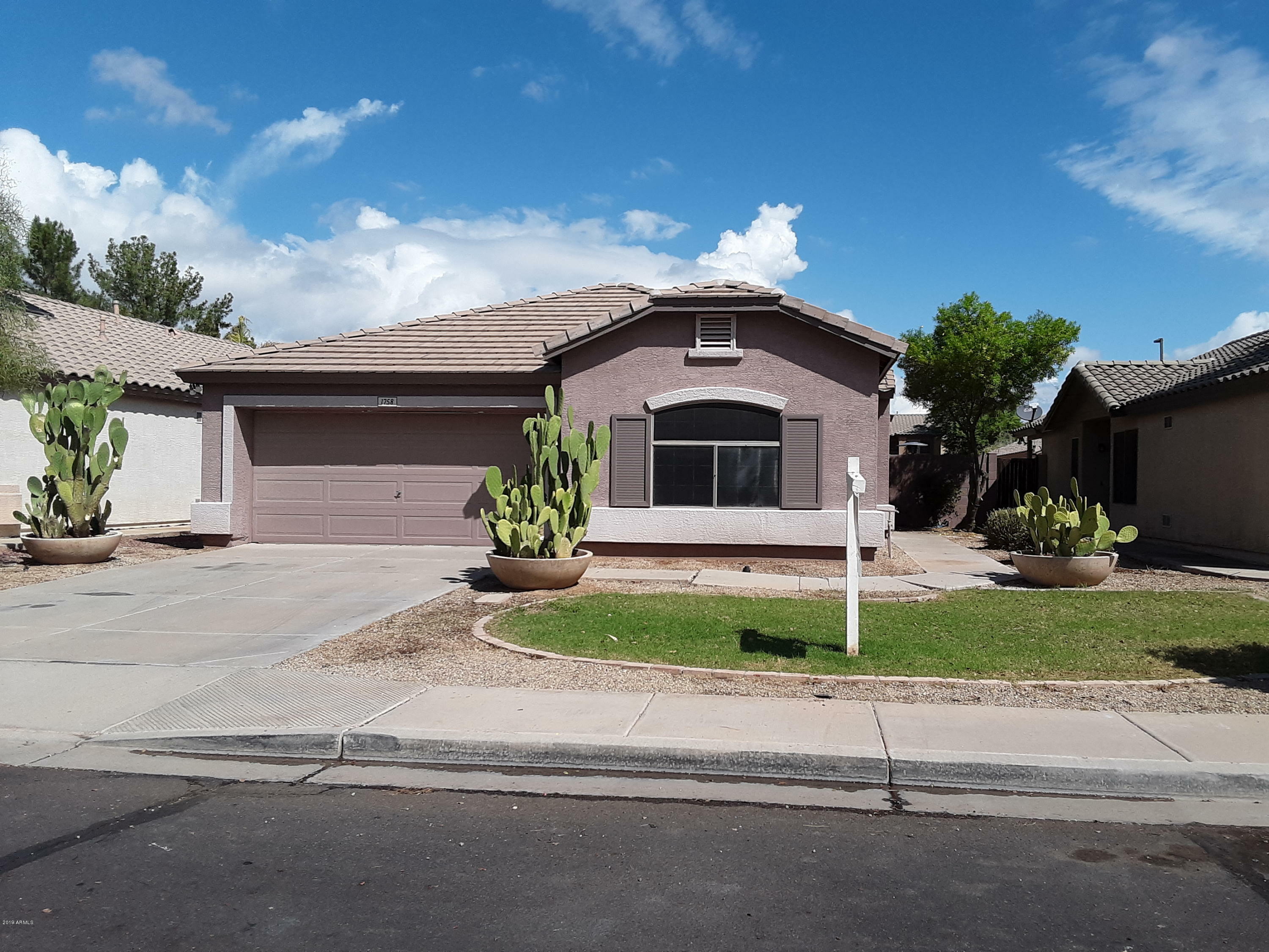 Property Photo: 1758 E Carla Vista Drive AZ 85295