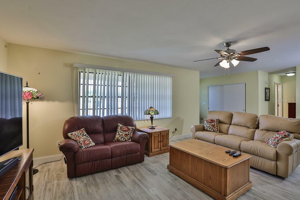 Property Photo:  1923 N Pebble Beach Boulevard  FL 33573 