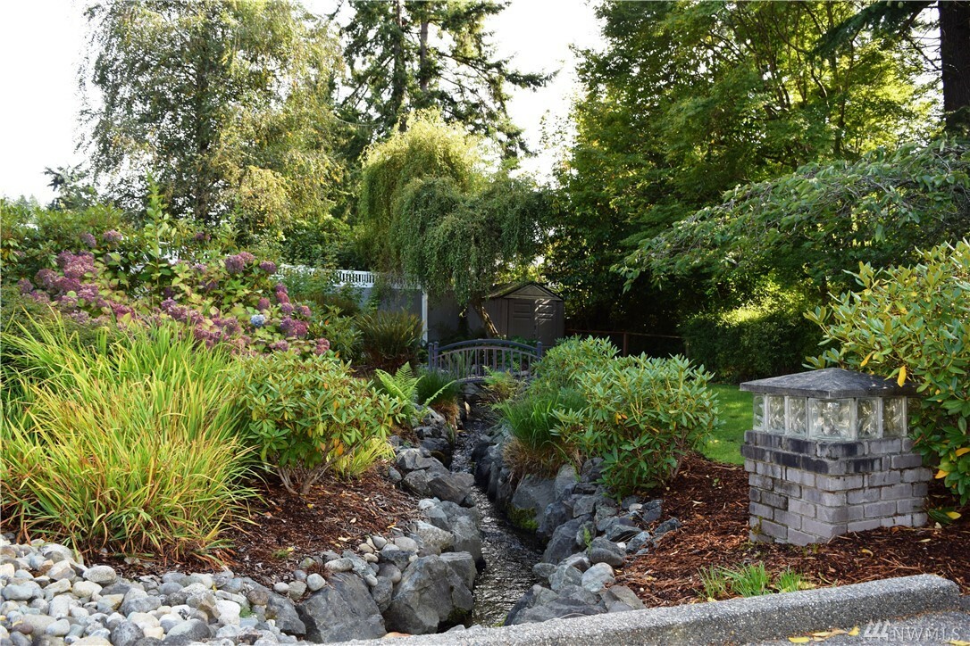 Property Photo: 1422 10th Place N WA 98020