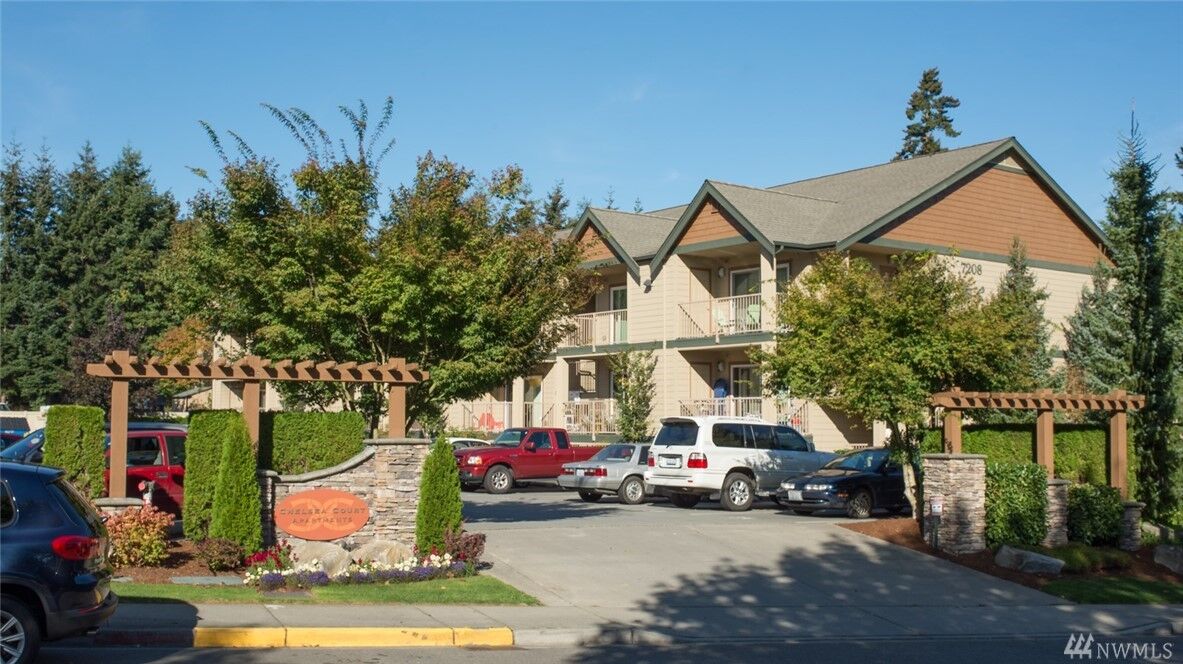 Property Photo: 7208 NE 182nd St 6-205 WA 98028