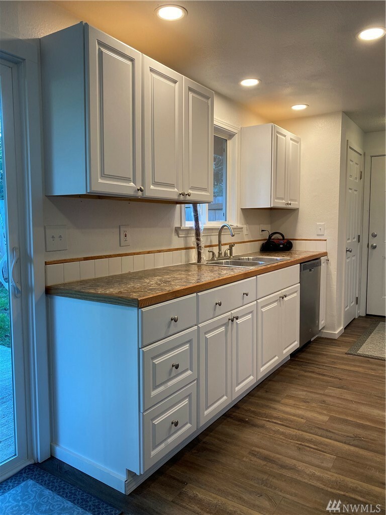 Property Photo: 1734 Ferry St WA 98584