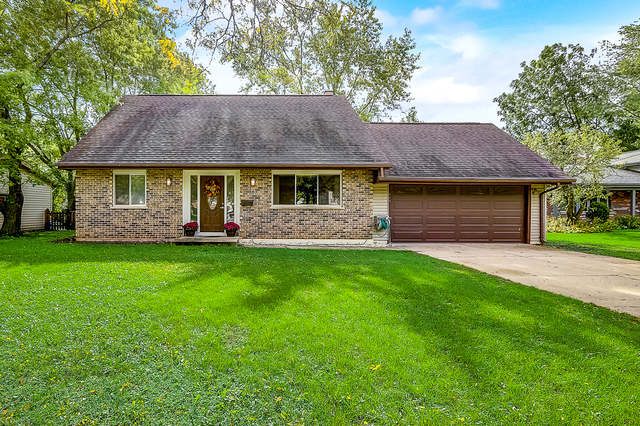 Property Photo:  913 Abbington Drive  IL 60014 