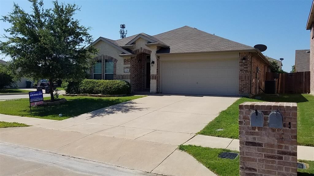 Property Photo: 1728 Quail Grove Drive TX 76177