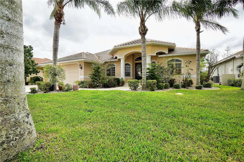 Property Photo:  333 Palm Isles Court  FL 33950 