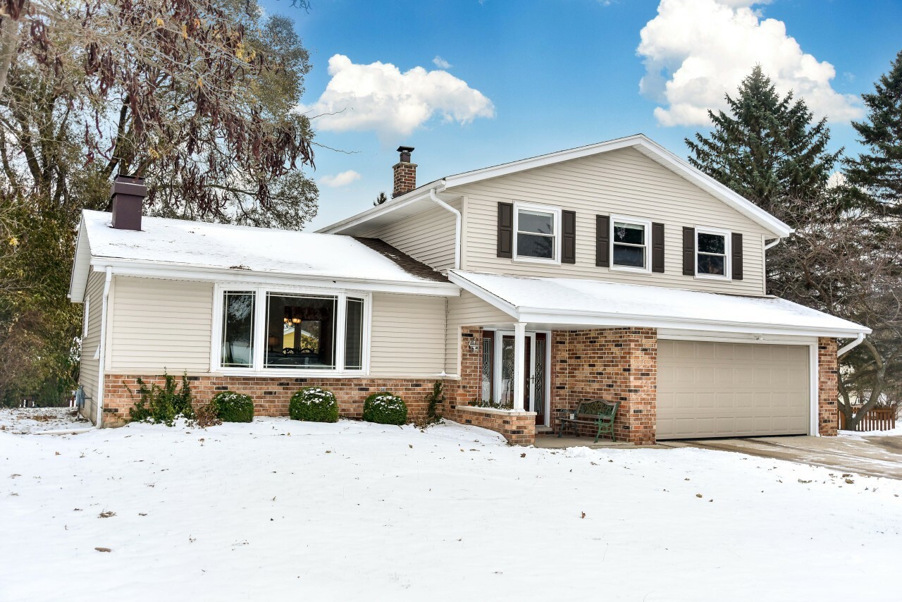 Property Photo: W69n528 Juniper Ln WI 53012