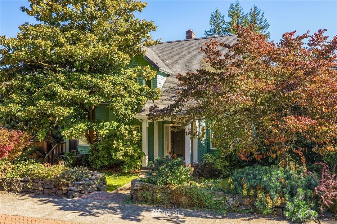 Property Photo:  2342  34th Avenue S  WA 98144 