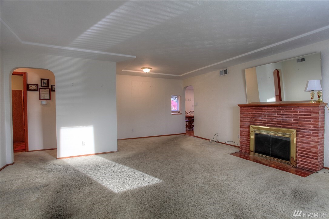 Property Photo: 6519 S Yakima WA 98408