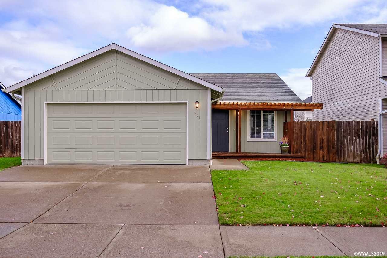 Property Photo: 751 Hyacinth St OR 97351