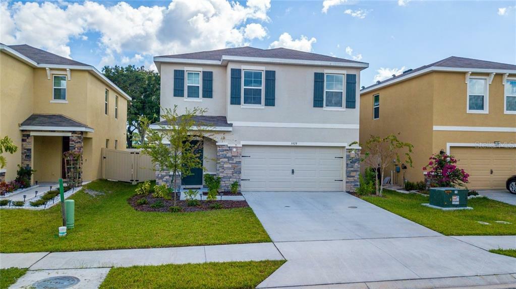 Property Photo:  5929 Briar Rose Way  FL 34232 