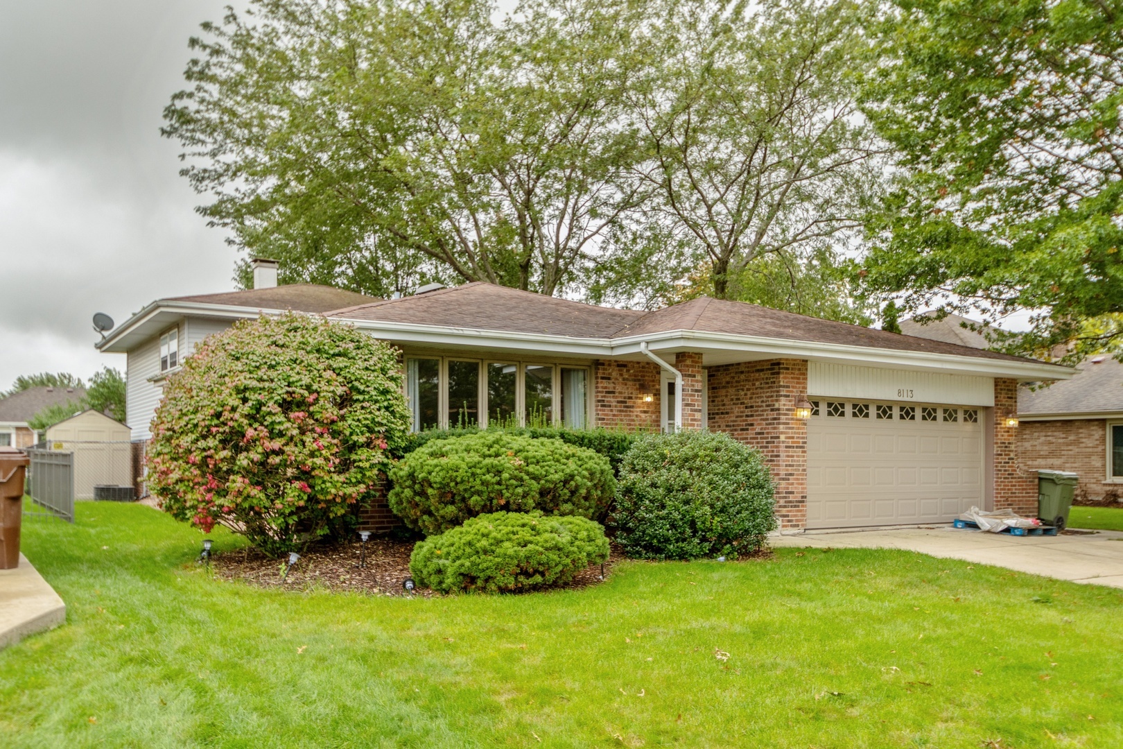 8113 Hillcrest Lane  Tinley Park IL 60477 photo