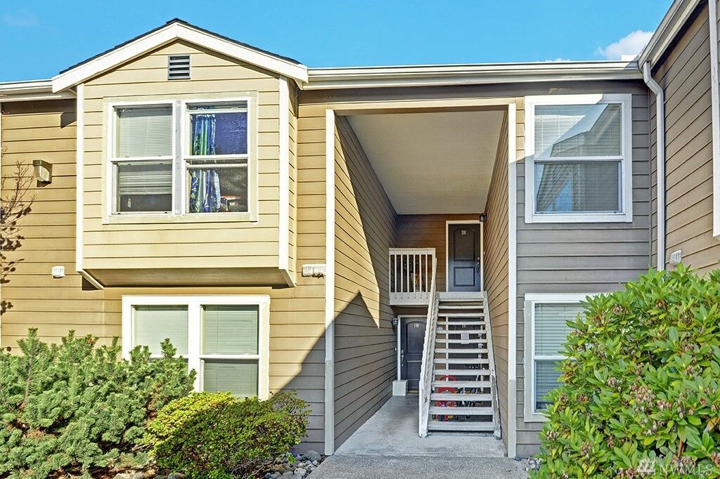 Property Photo: 14715 SE 24th Street 201 WA 98007