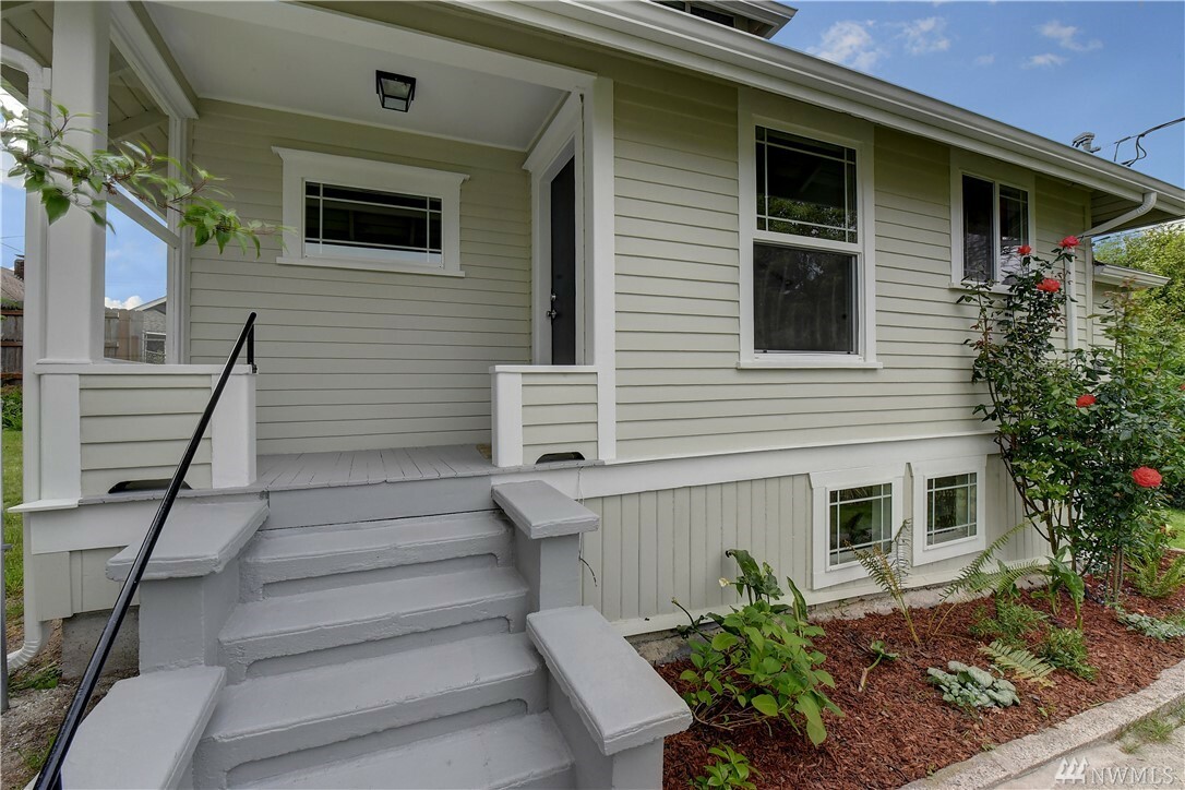 Property Photo: 921 Highland WA 98337