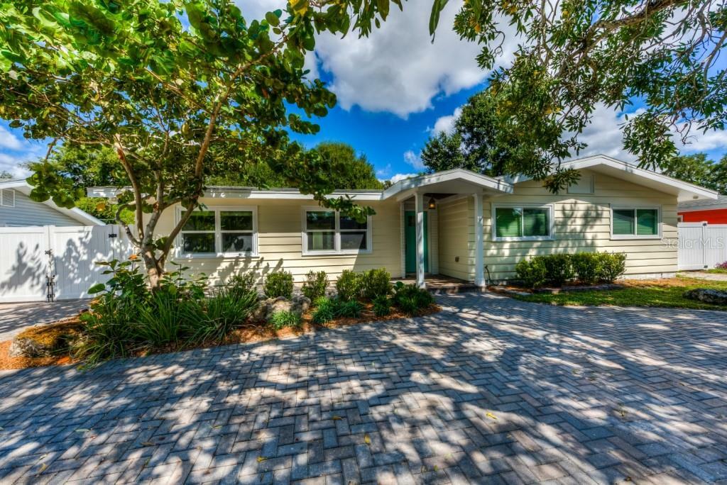 Property Photo:  2629 Martin Street  FL 34237 