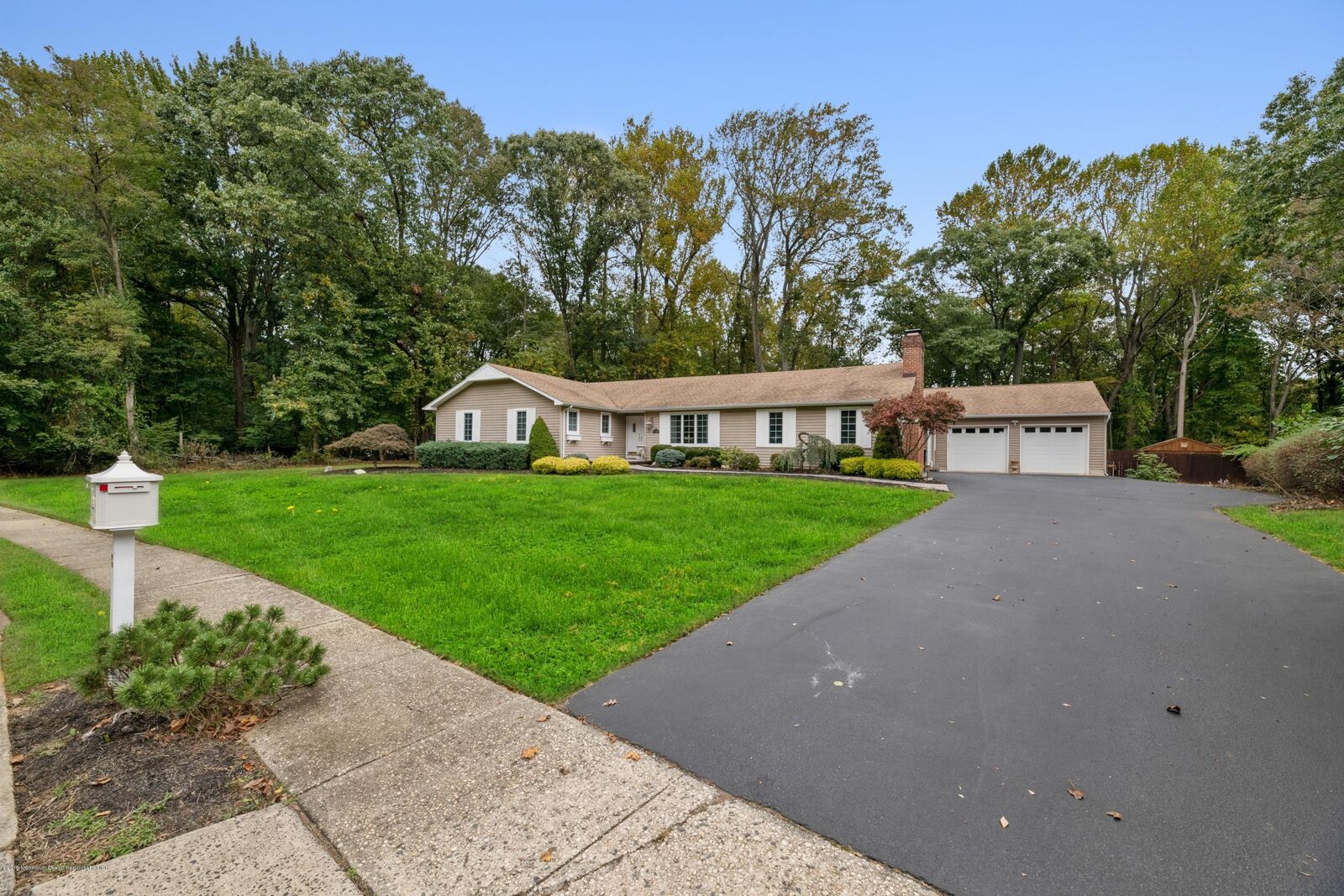 Property Photo:  15 Wilshire Way  NJ 07738 