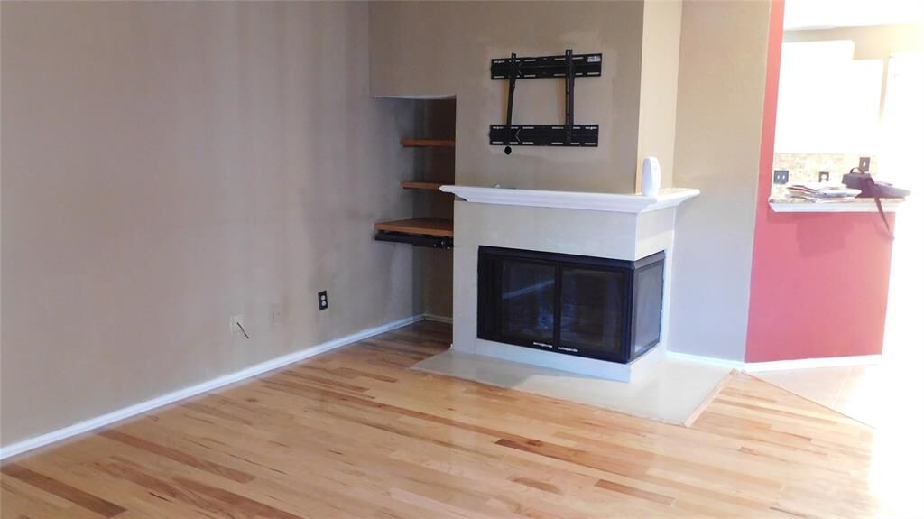 Property Photo: 400 Pebble Way 163 TX 76006