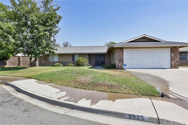 Property Photo:  9925 Toyon Avenue  CA 92335 