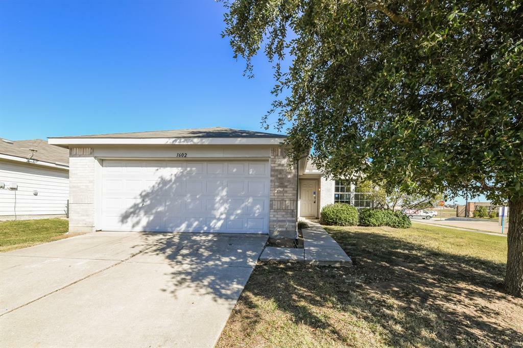 Property Photo:  1602 Pin Oak Trail  TX 75409 