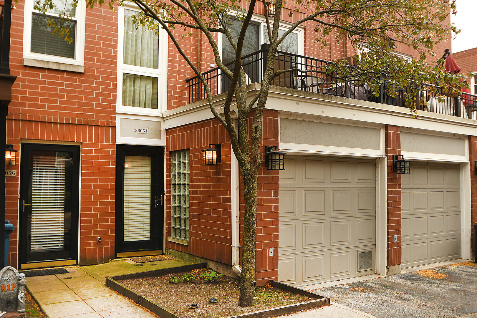 Property Photo: 2803 North Wolcott Avenue I IL 60657
