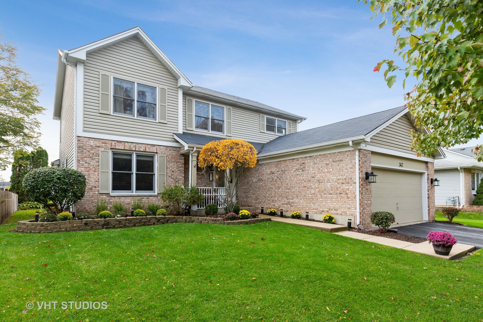 Property Photo: 342 Diversey Parkway IL 60185