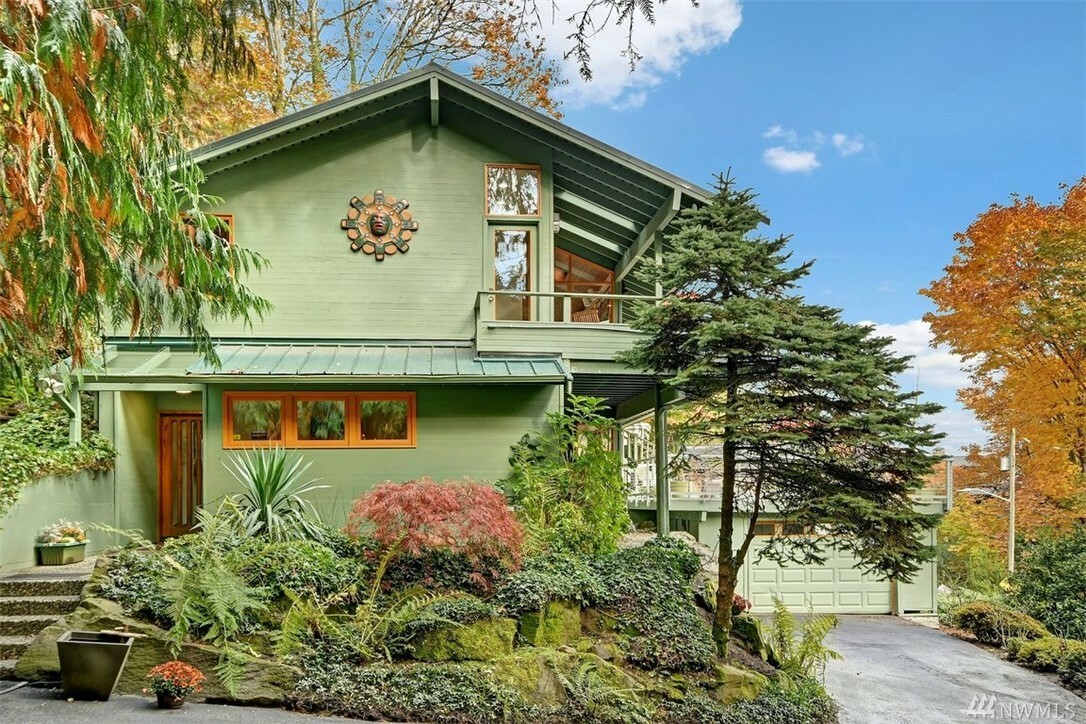 Property Photo:  11901 Lakeside Place NE  WA 98125 