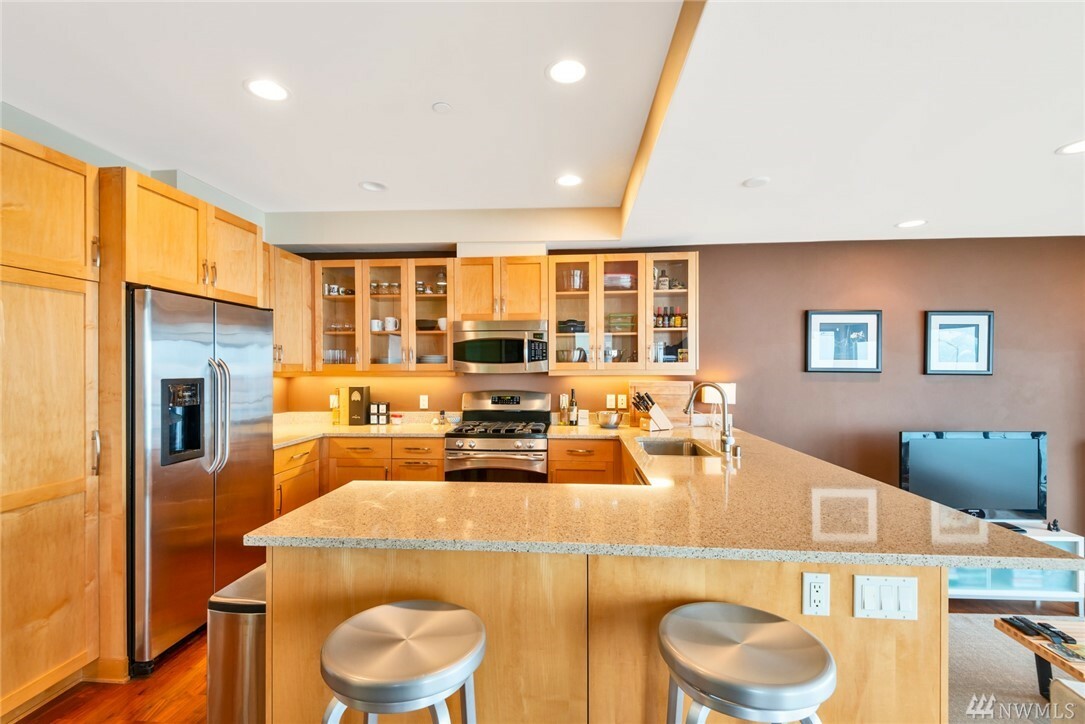 Property Photo:  1350 Alki Ave SW 4N  WA 98116 