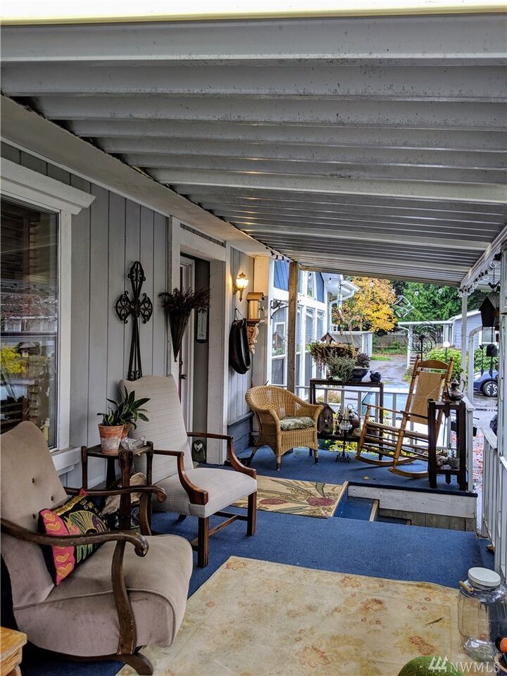 Property Photo:  819  Mountain Villa Drive  WA 98022 