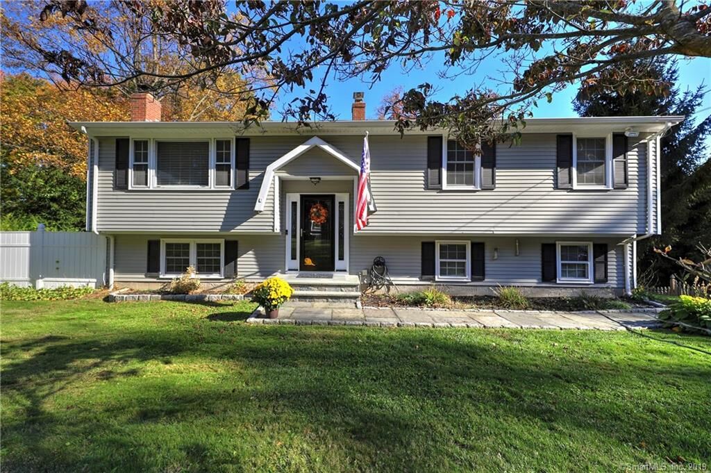 Property Photo:  5 Snowapple Lane  CT 06460 