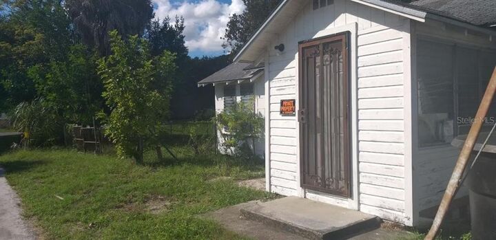 Property Photo:  917 Queen Street N  FL 33713 