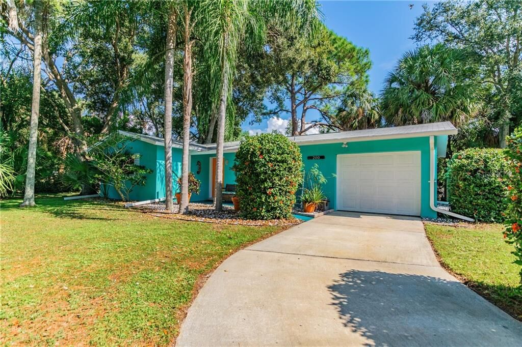 Property Photo:  200 Ontario Avenue  FL 34681 