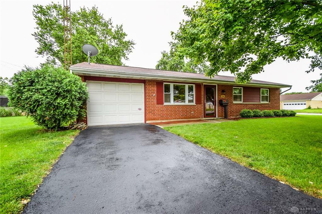 Property Photo: 1006 Mayfield Drive OH 45373