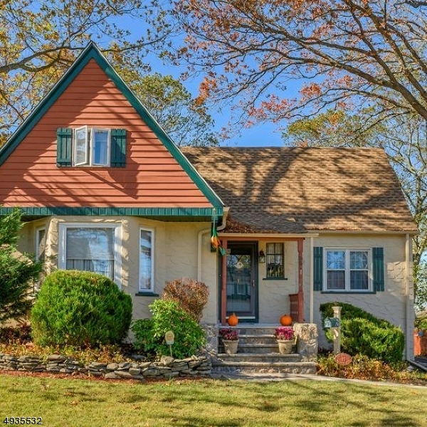 Property Photo:  15 Dogwood Rd  NJ 07052 