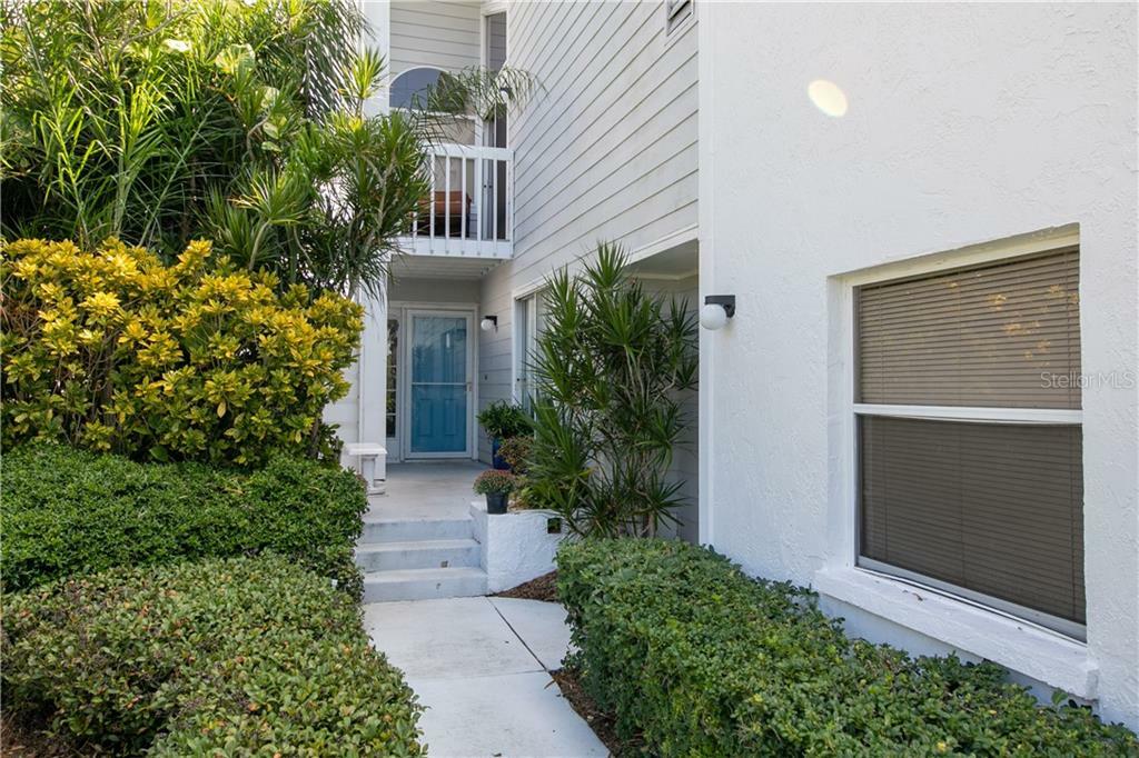 Property Photo: 837 Waterside Lane FL 34209