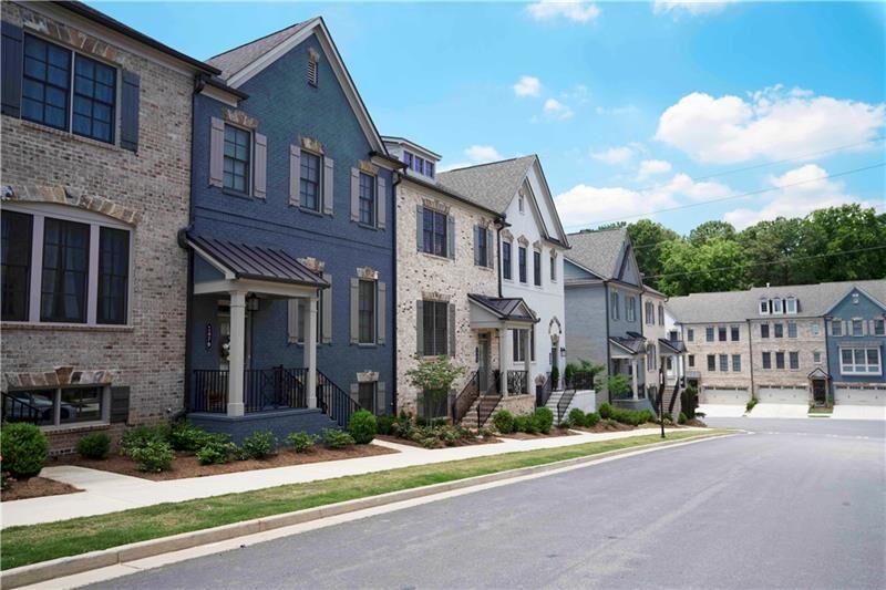 Property Photo: 2421 Skyland Way 69 30319
