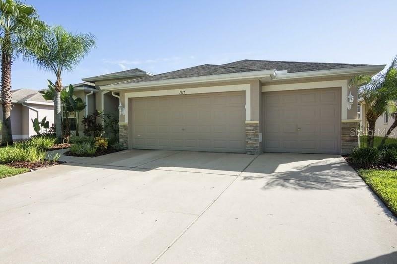 Property Photo:  1915 Raven Manor Drive  FL 33527 