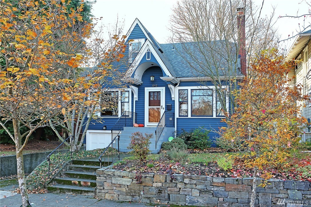 Property Photo:  907 24th Ave  WA 98122 