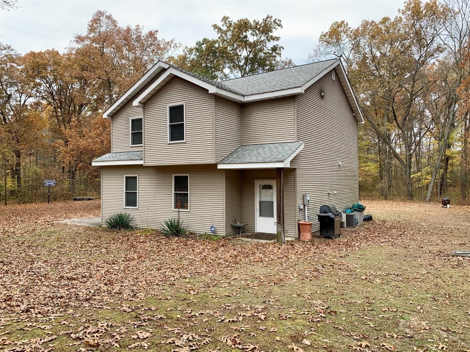 Property Photo:  6814 E 550  IN 46534 