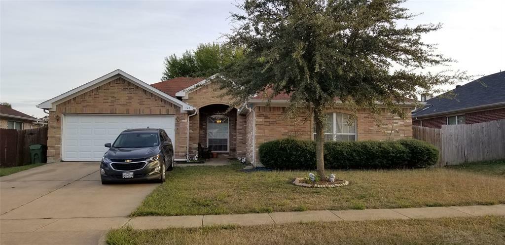 Property Photo:  328 Kingfisher Lane  TX 76002 