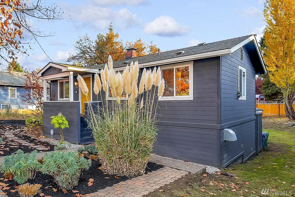 Property Photo:  711 S Rose St  WA 98108 