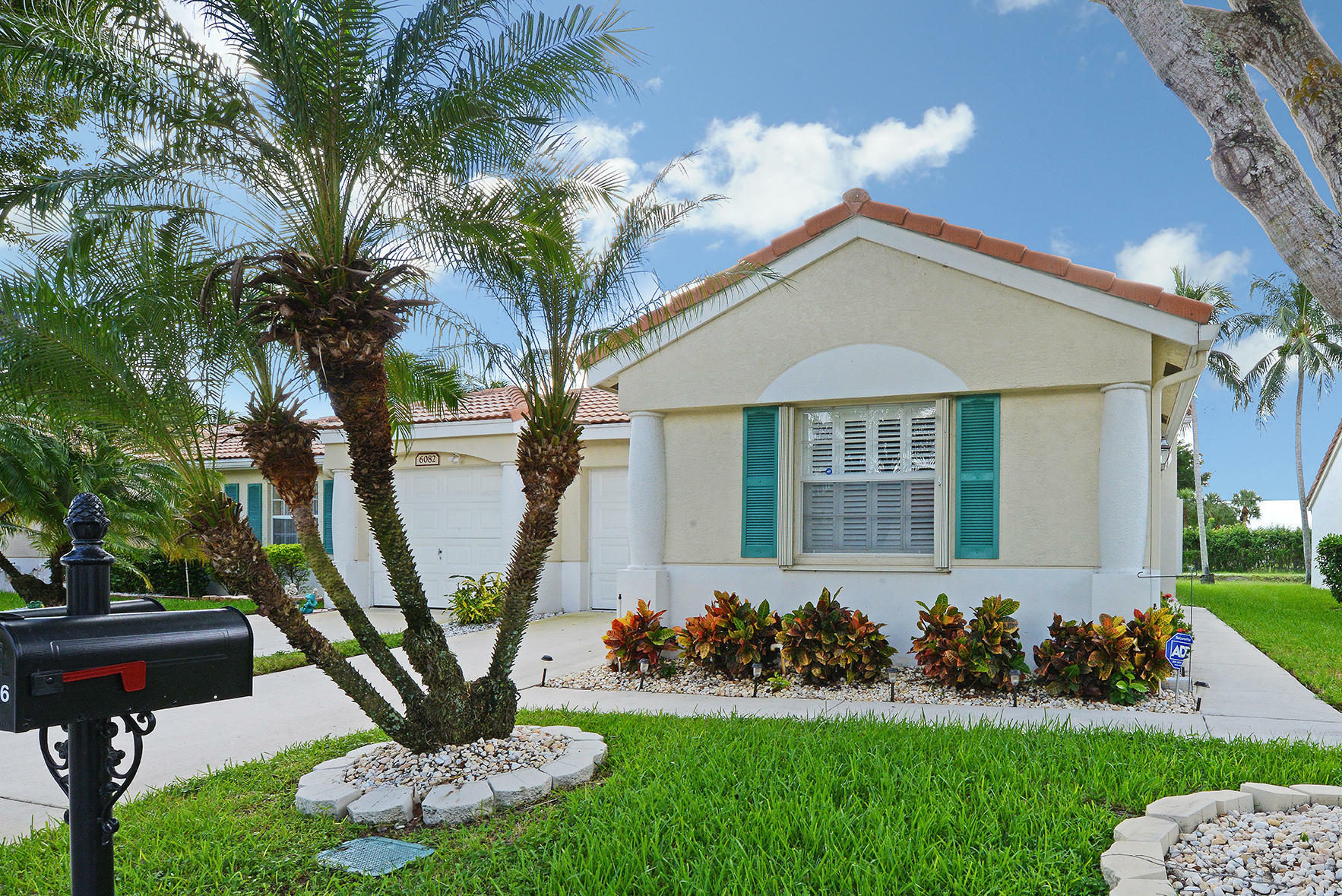 Property Photo:  6086 Lake Hibiscus Drive  FL 33484 