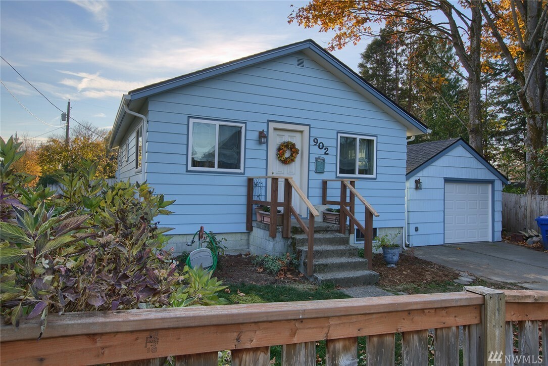 Property Photo:  902 N Cushman Ave  WA 98403 