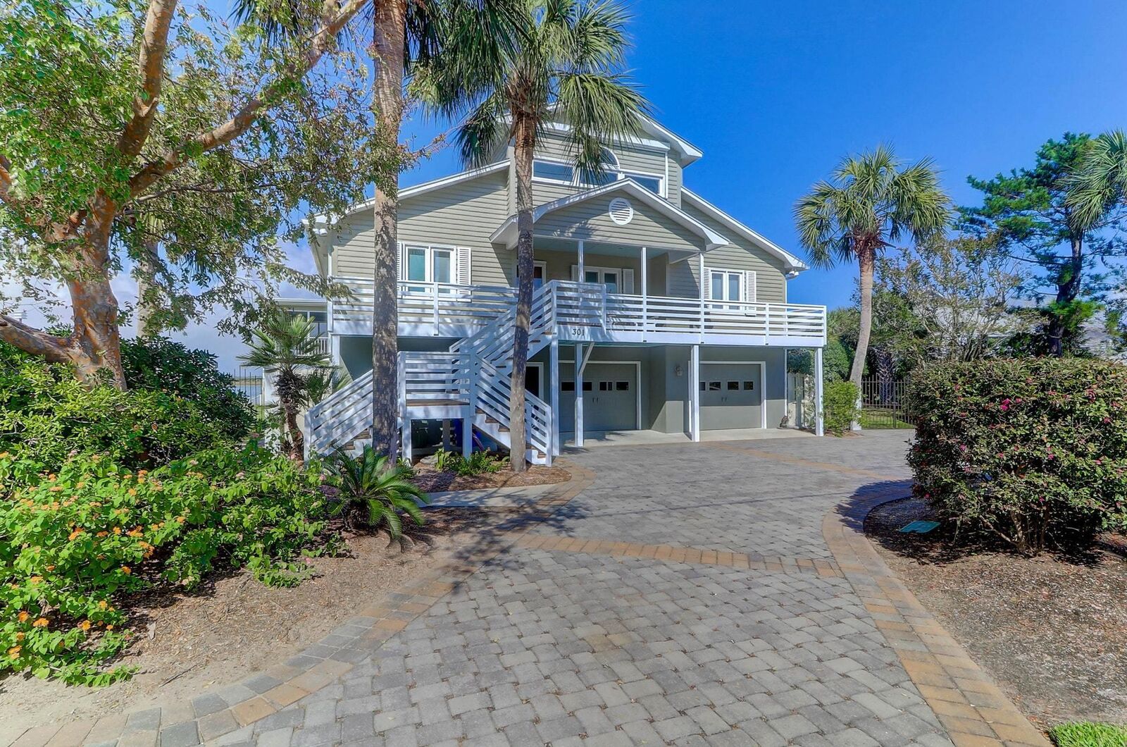 Property Photo:  301 Palm Boulevard  SC 29451 